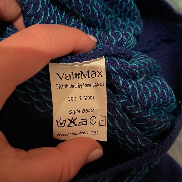 Val Max Girls Turtleneck! - Picture 5 of 5